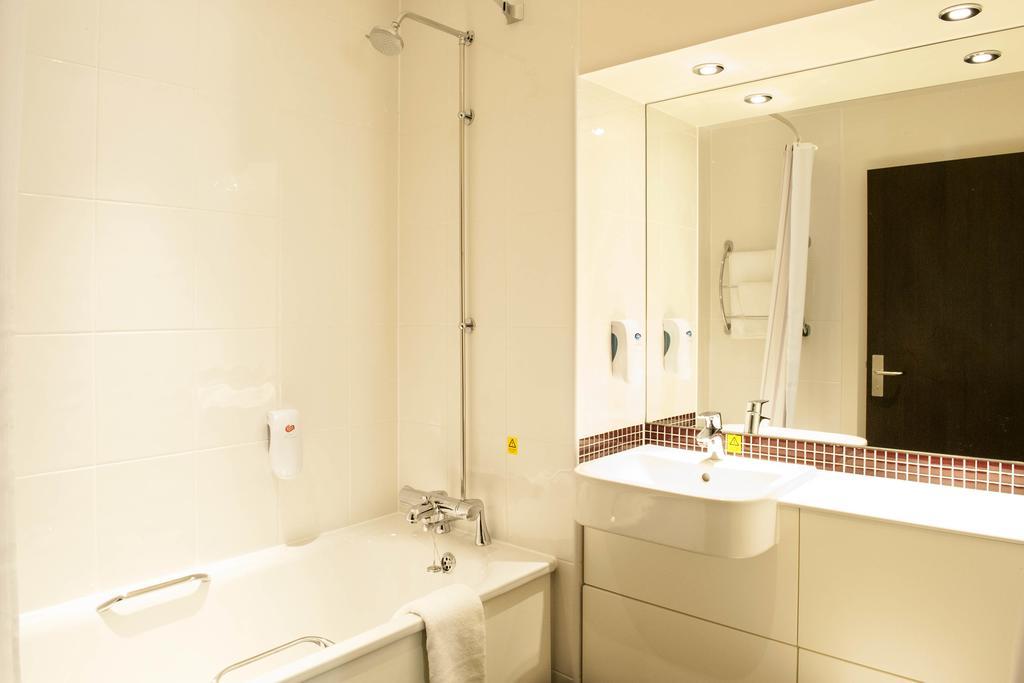 Premier Inn Uttoxeter Zewnętrze zdjęcie